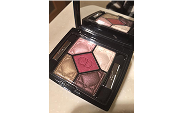 怎樣辨別迪奧眼影的真假？